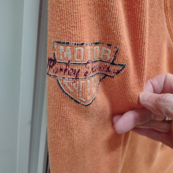 HARLEY-DAVIDSON LADIES ORANGE SCOOP NECK LONG SLV SHIRT SIZE L FLOCKED GRAPHICS - Picture 6 of 10